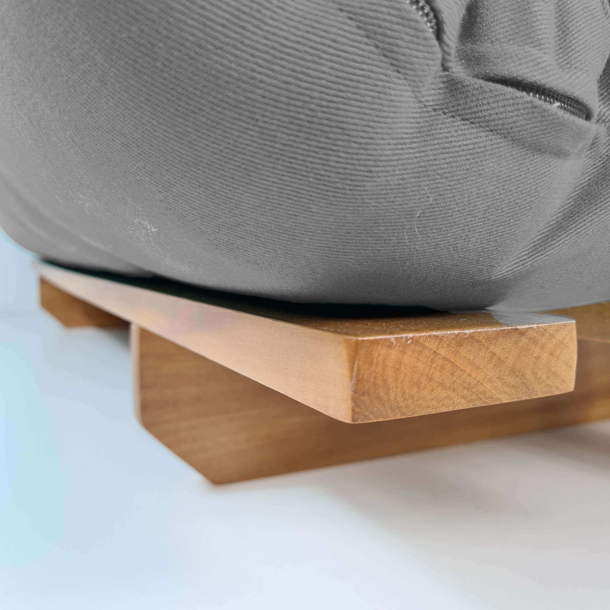 Sofá Cama Casal Futon Oriental Madeira Nobre Natural Cinza