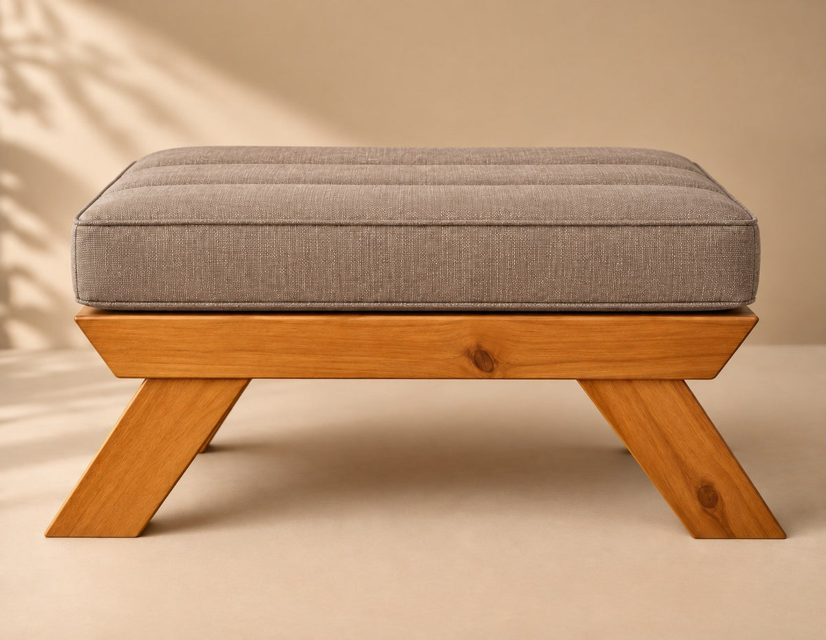 Apoio de Pés Futon - Madeira Cor Mel Tecido Acquablock Fendi