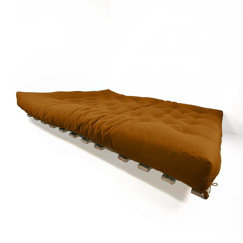 Sofá Cama Futon Oriental King Madeira Cor Mel Maciça Sarja Caramelo