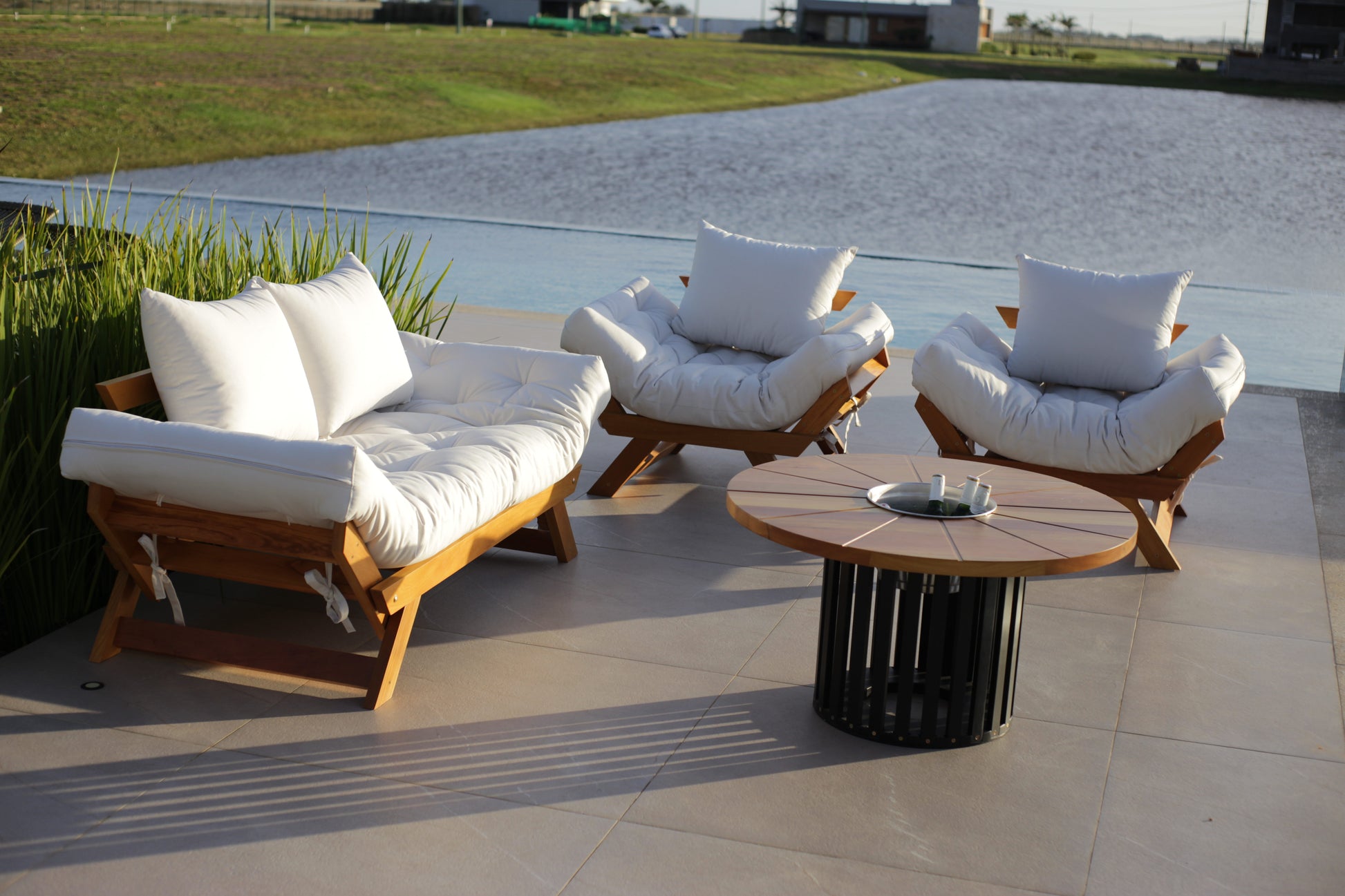 Kit Sofá Japão + 2 Poltronas Acquablock Madeira Nobre