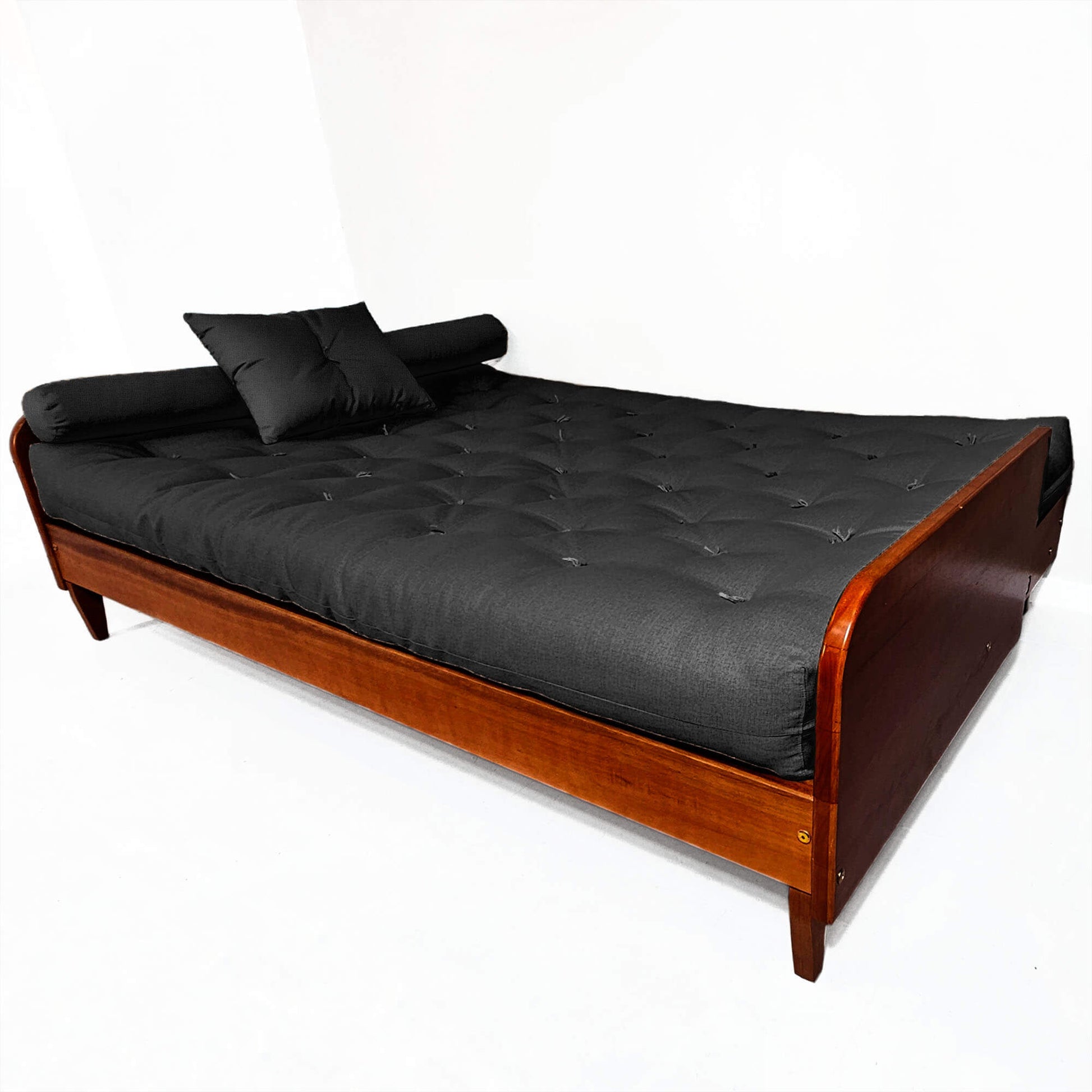 Sofá De Madeira Nobre Cor Imbuia Futon Paris - Tecido Acquablock Preto