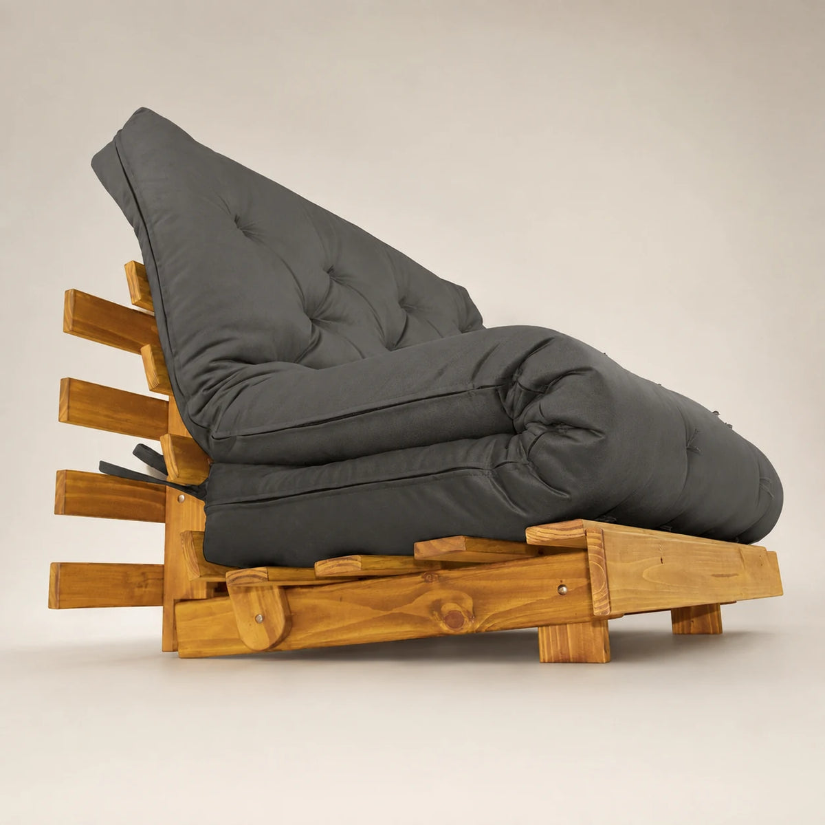 Sofá Cama Casal Futon Tokio Madeira Cor Mel Acquablock Chumbo